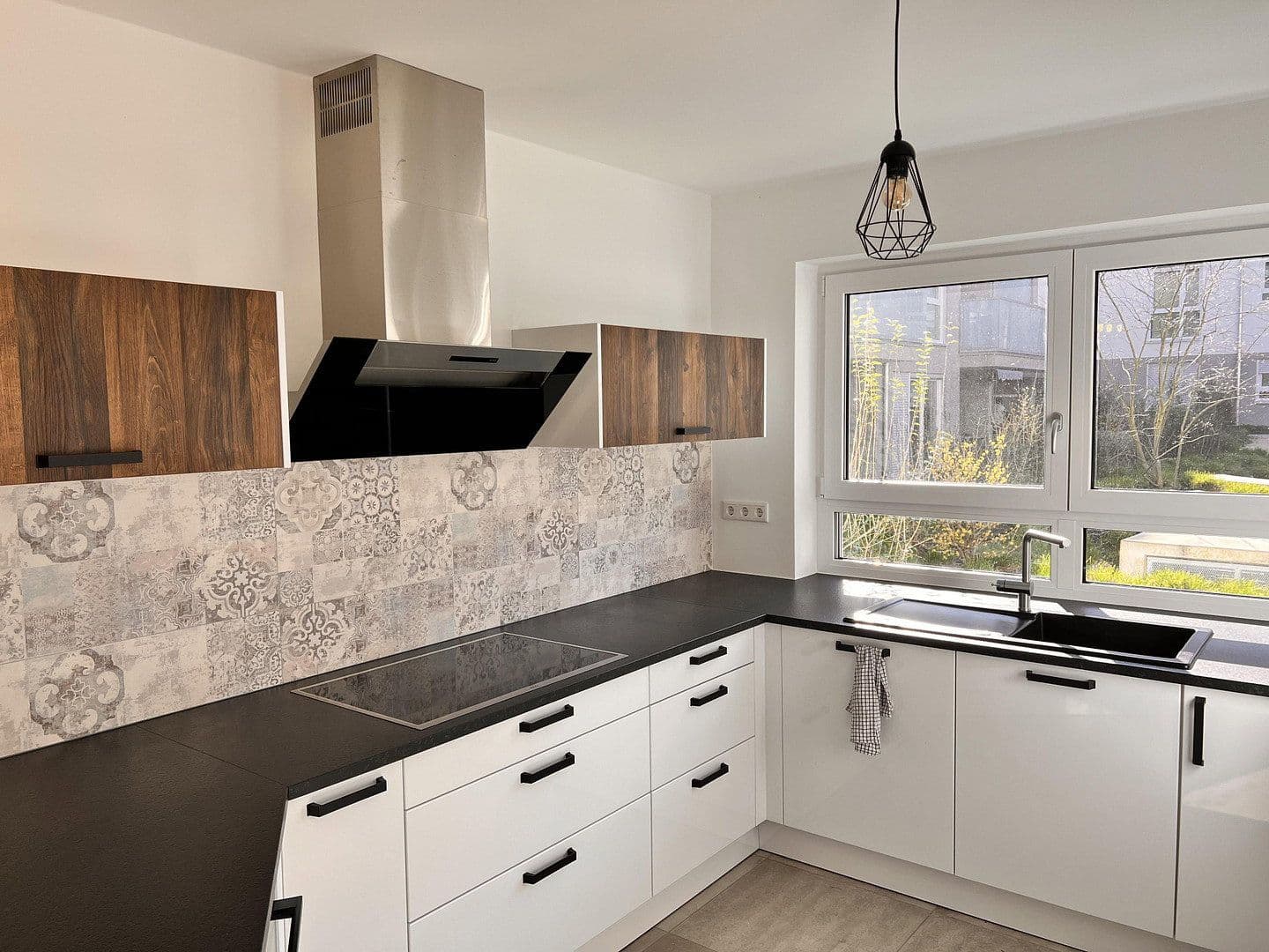 Pronájem bytu 3+1 86 m², Heilbronn, Bádensko-Württembersko Pronájem bytu 3+1 86 m², Heilbronn, Bádensko-Württembersko