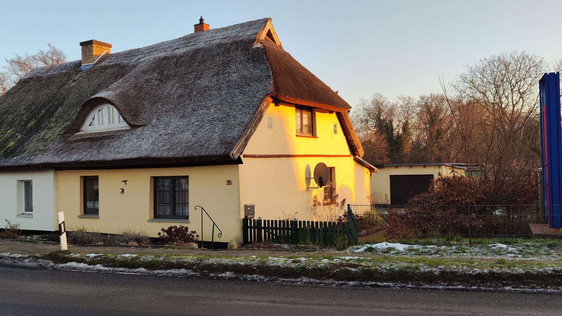 Prodej domu 92 m², pozemek 1.813 m², Dorfstraße 35, Putbus, Mecklenburg-Vorpommern Prodej domu 92 m², pozemek 1.813 m², Dorfstraße 35, Putbus, Mecklenburg-Vorpommern