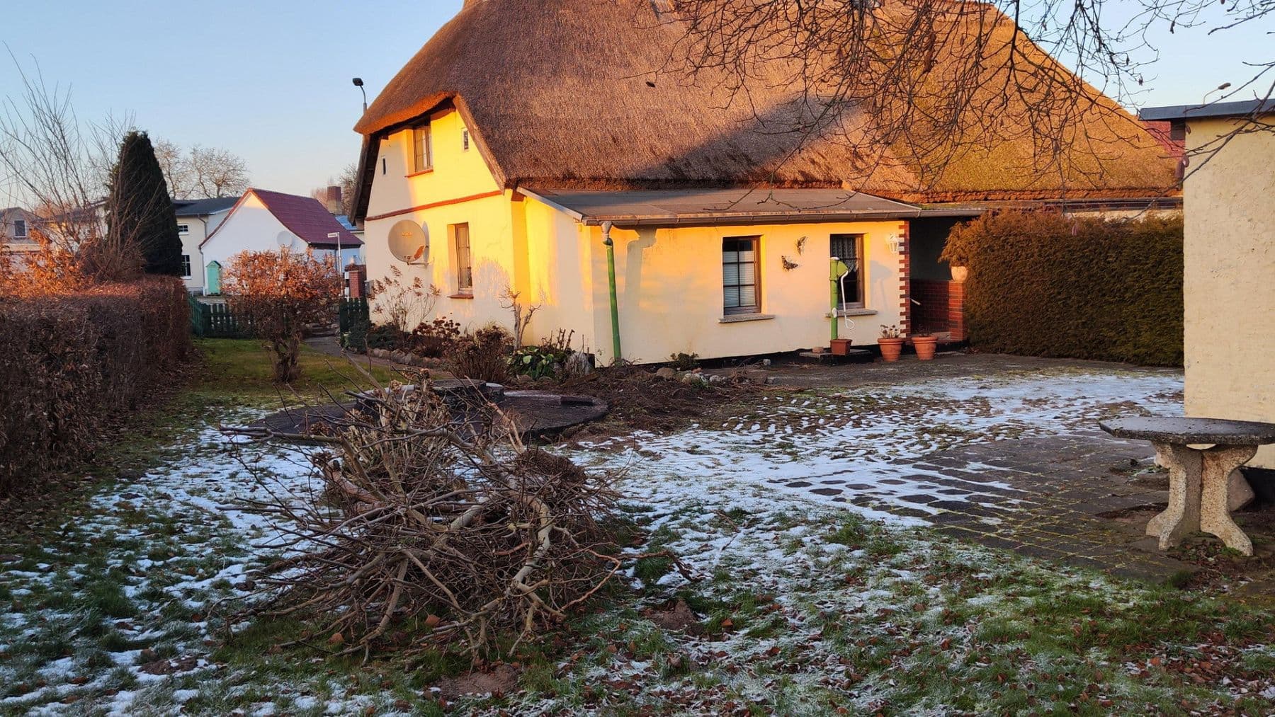 Prodej domu 92 m², pozemek 1.813 m², Dorfstraße 35, Putbus, Mecklenburg-Vorpommern Prodej domu 92 m², pozemek 1.813 m², Dorfstraße 35, Putbus, Mecklenburg-Vorpommern