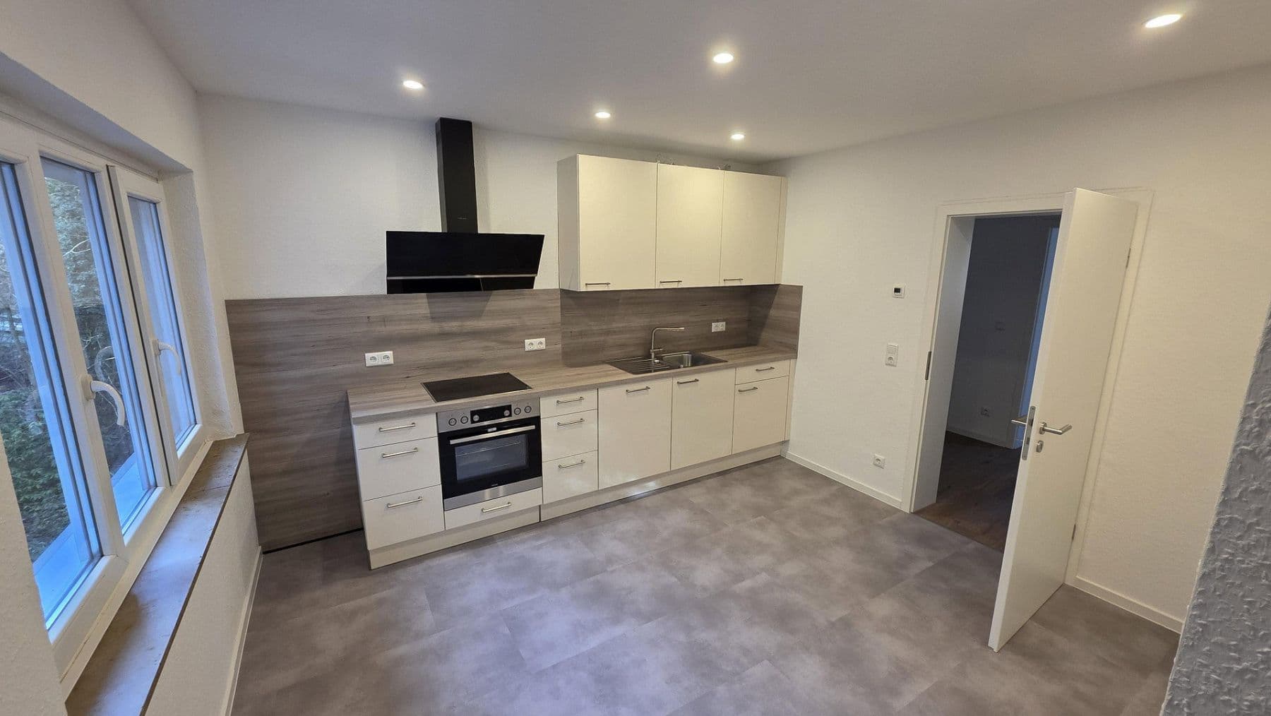 Pronájem bytu 3+1 70 m², Emilienstraße 54, Siegen, Severní Porýní-Vestfálsko Pronájem bytu 3+1 70 m², Emilienstraße 54, Siegen, Severní Porýní-Vestfálsko