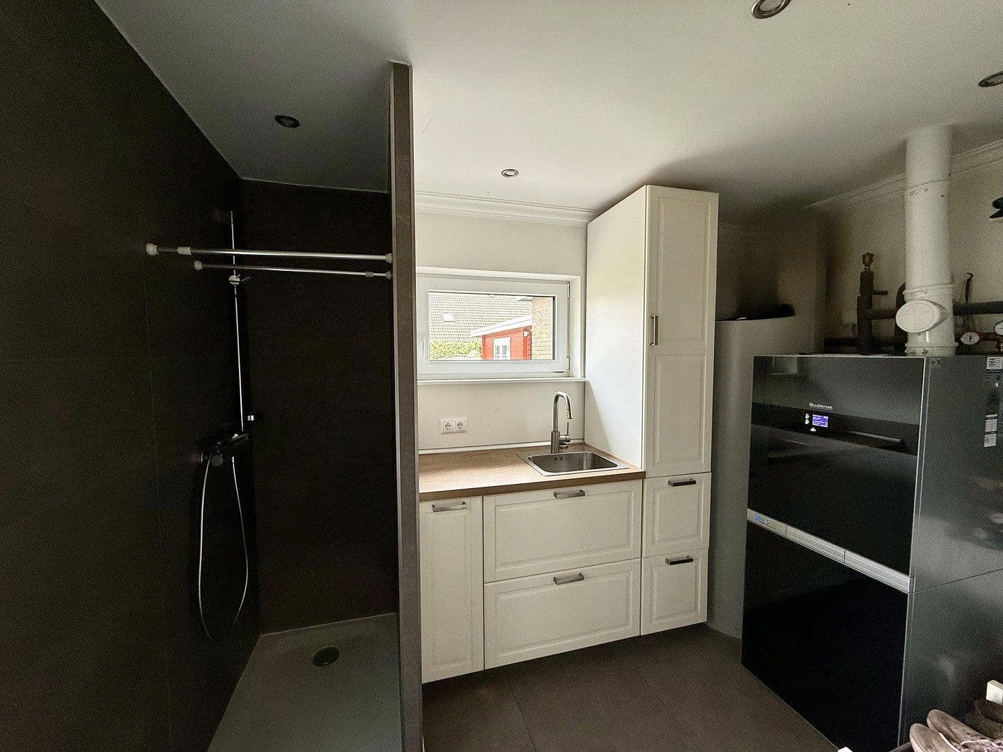 Prodej domu 128 m², pozemek 733 m², Roßfelde 12, Zetel, Dolní Sasko Prodej domu 128 m², pozemek 733 m², Roßfelde 12, Zetel, Dolní Sasko