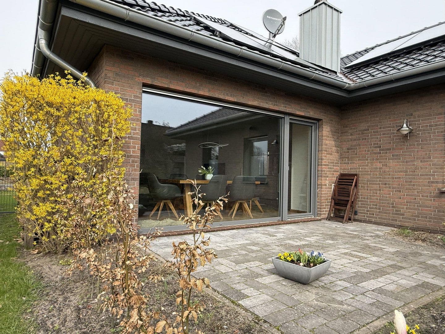 Prodej domu 128 m², pozemek 733 m², Roßfelde 12, Zetel, Dolní Sasko Prodej domu 128 m², pozemek 733 m², Roßfelde 12, Zetel, Dolní Sasko