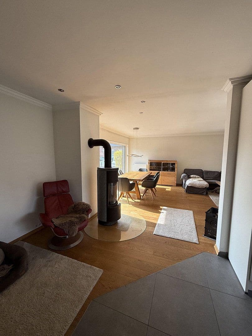 Prodej domu 128 m², pozemek 733 m², Roßfelde 12, Zetel, Dolní Sasko Prodej domu 128 m², pozemek 733 m², Roßfelde 12, Zetel, Dolní Sasko