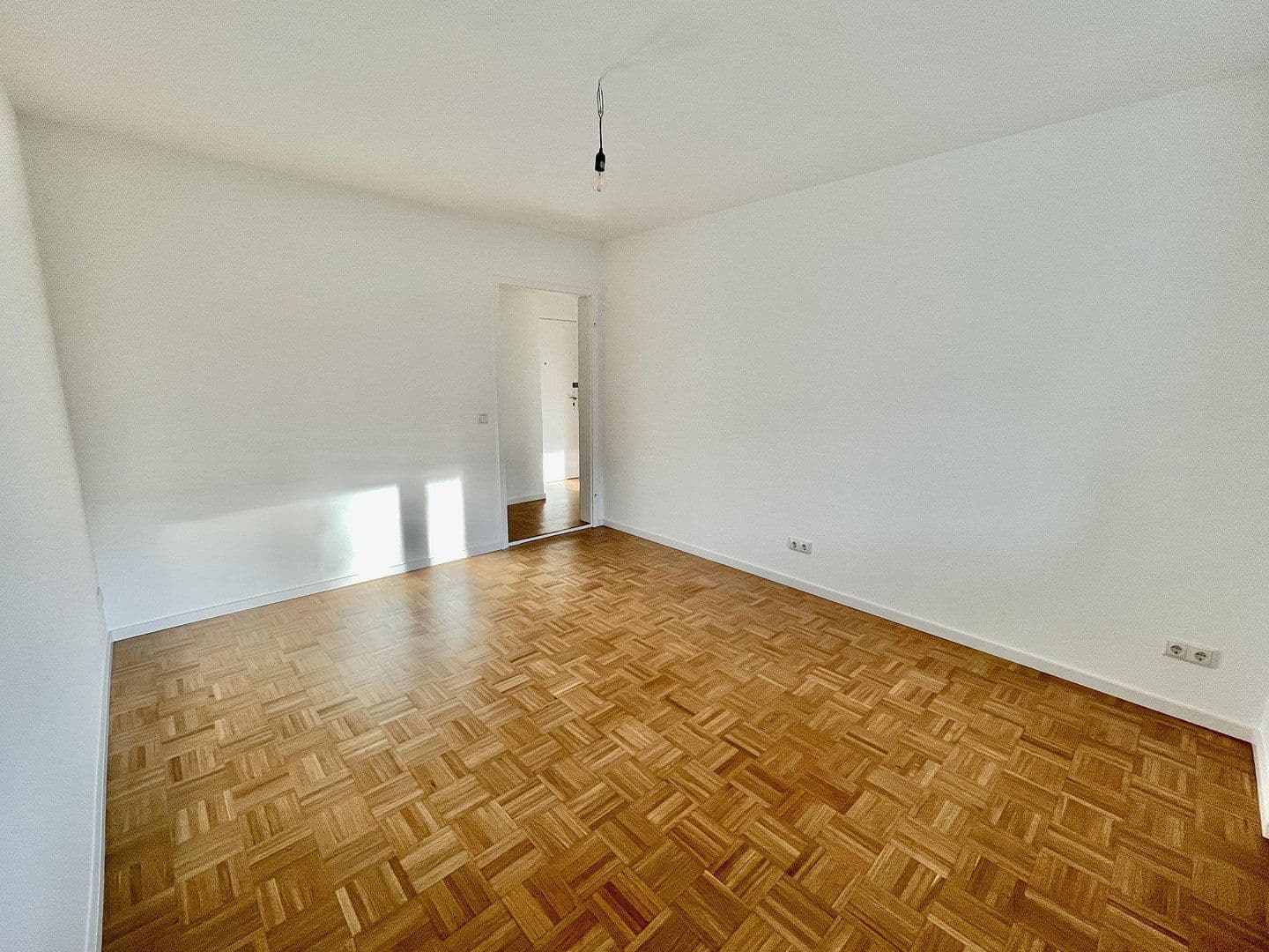 Pronájem bytu 2+1 56 m², Denninger Str. 218, München, Bavorsko Pronájem bytu 2+1 56 m², Denninger Str. 218, München, Bavorsko