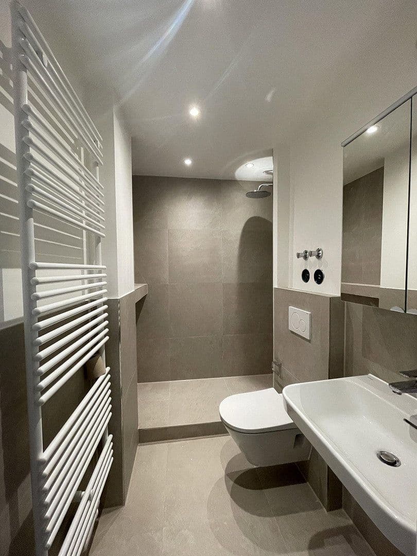 Pronájem bytu 2+1 56 m², Denninger Str. 218, München, Bavorsko Pronájem bytu 2+1 56 m², Denninger Str. 218, München, Bavorsko