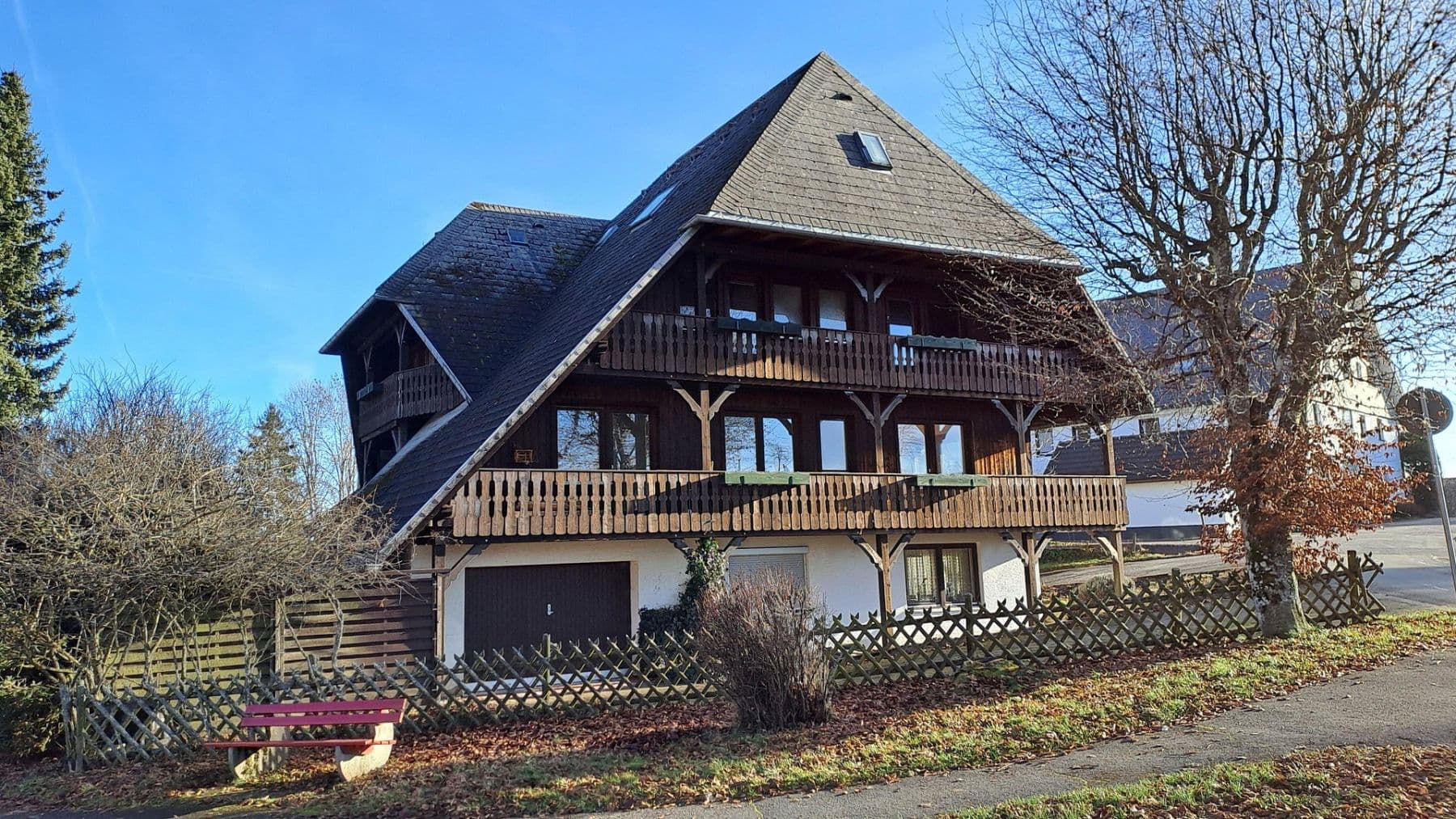 Prodej domu 436 m², pozemek 1.970 m², Erlenbachweg 22, Lenzkirch, Bádensko-Württembersko Prodej domu 436 m², pozemek 1.970 m², Erlenbachweg 22, Lenzkirch, Bádensko-Württembersko