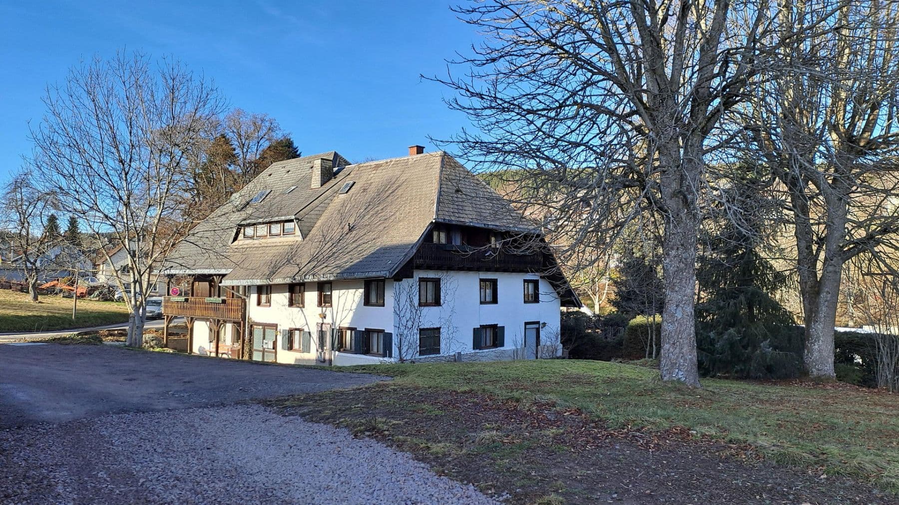 Prodej domu 436 m², pozemek 1.970 m², Erlenbachweg 22, Lenzkirch, Bádensko-Württembersko Prodej domu 436 m², pozemek 1.970 m², Erlenbachweg 22, Lenzkirch, Bádensko-Württembersko