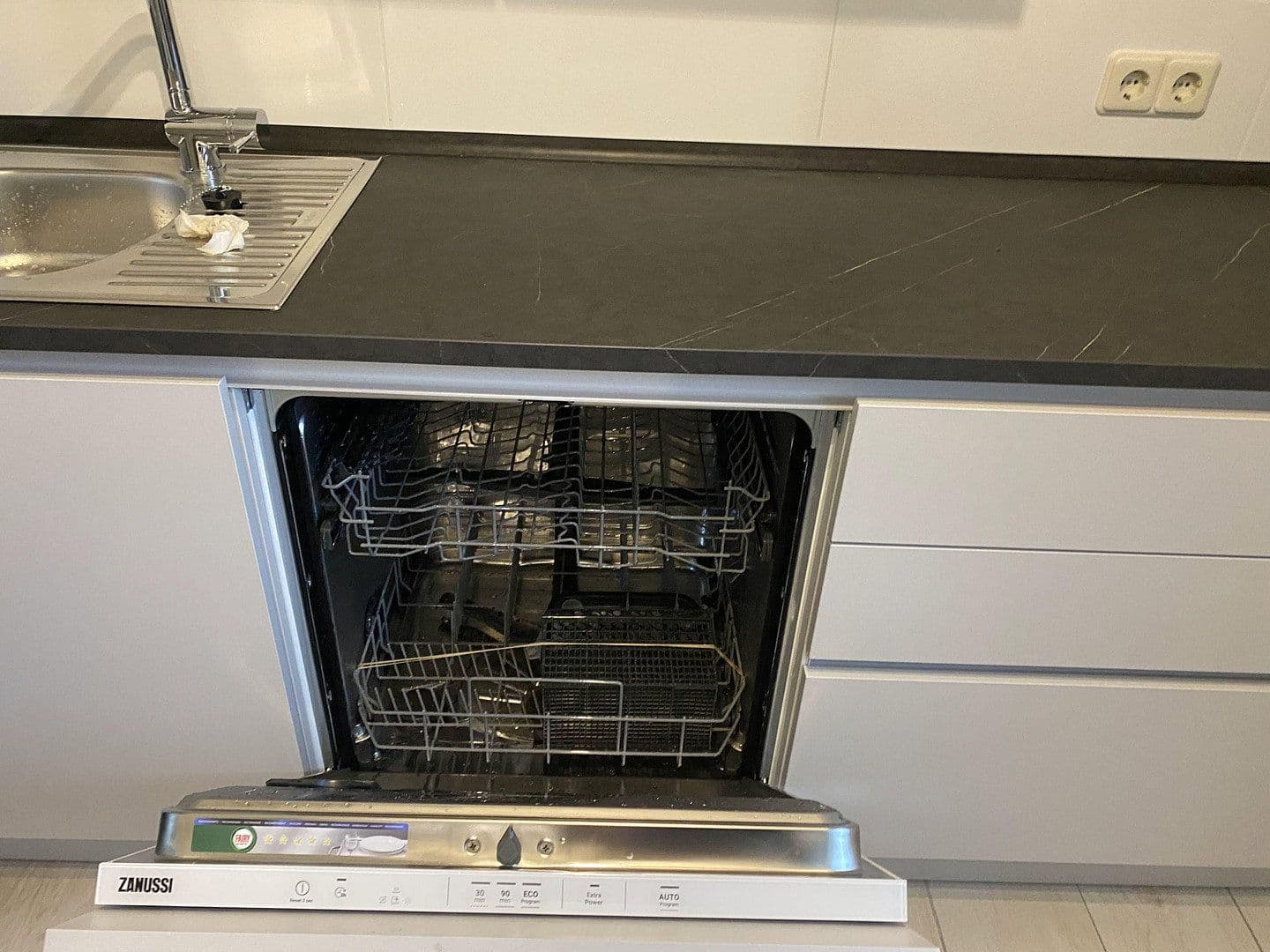 Pronájem bytu 3+1 66 m², Petersstrasse 59, Krefeld, Severní Porýní-Vestfálsko Pronájem bytu 3+1 66 m², Petersstrasse 59, Krefeld, Severní Porýní-Vestfálsko