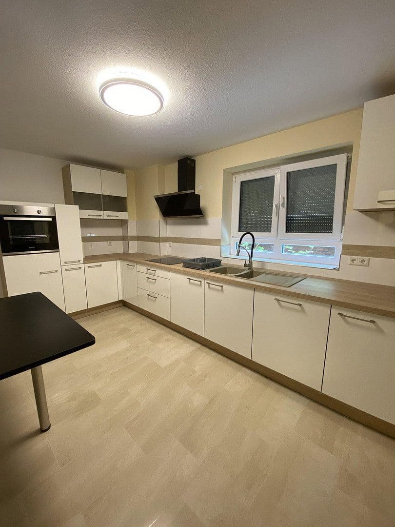 Pronájem bytu 3+1 95 m², Wiesbaden, Hessen Pronájem bytu 3+1 95 m², Wiesbaden, Hessen