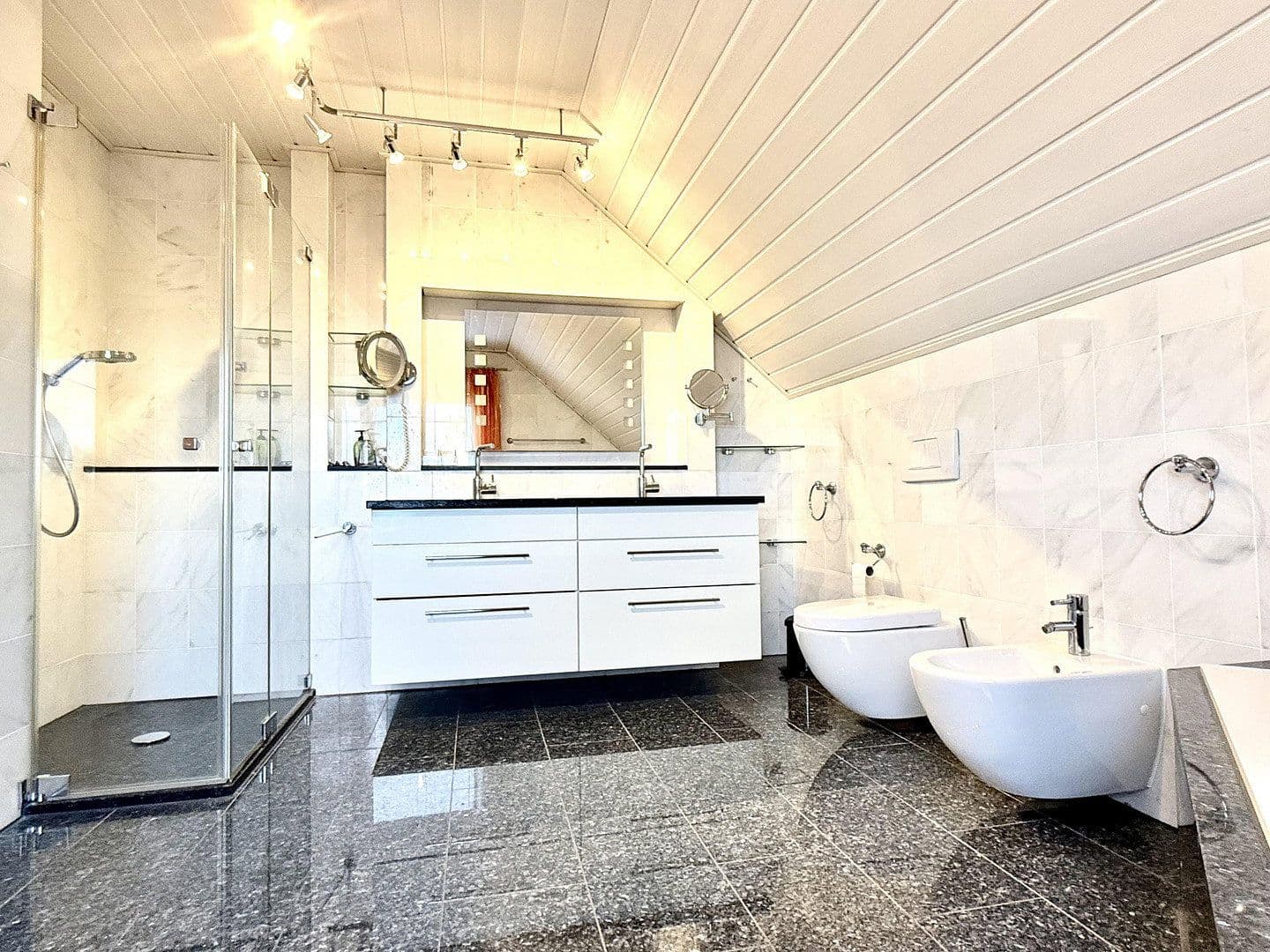 Prodej domu 270 m², pozemek 776 m², Weisenheim am Berg, Porýní-Falc Prodej domu 270 m², pozemek 776 m², Weisenheim am Berg, Porýní-Falc