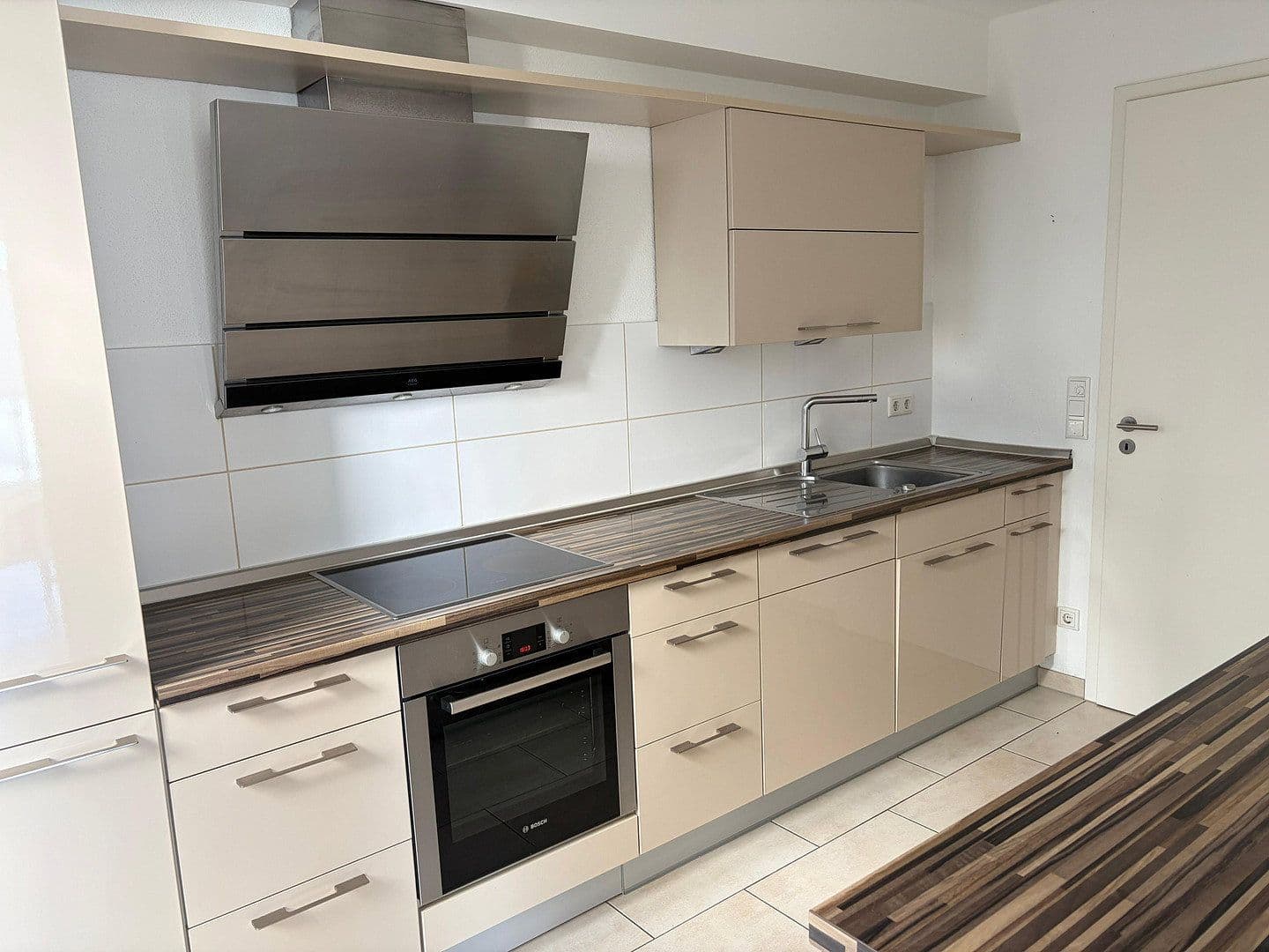 Pronájem bytu 3+kk 131 m², Weinheim, Bádensko-Württembersko Pronájem bytu 3+kk 131 m², Weinheim, Bádensko-Württembersko