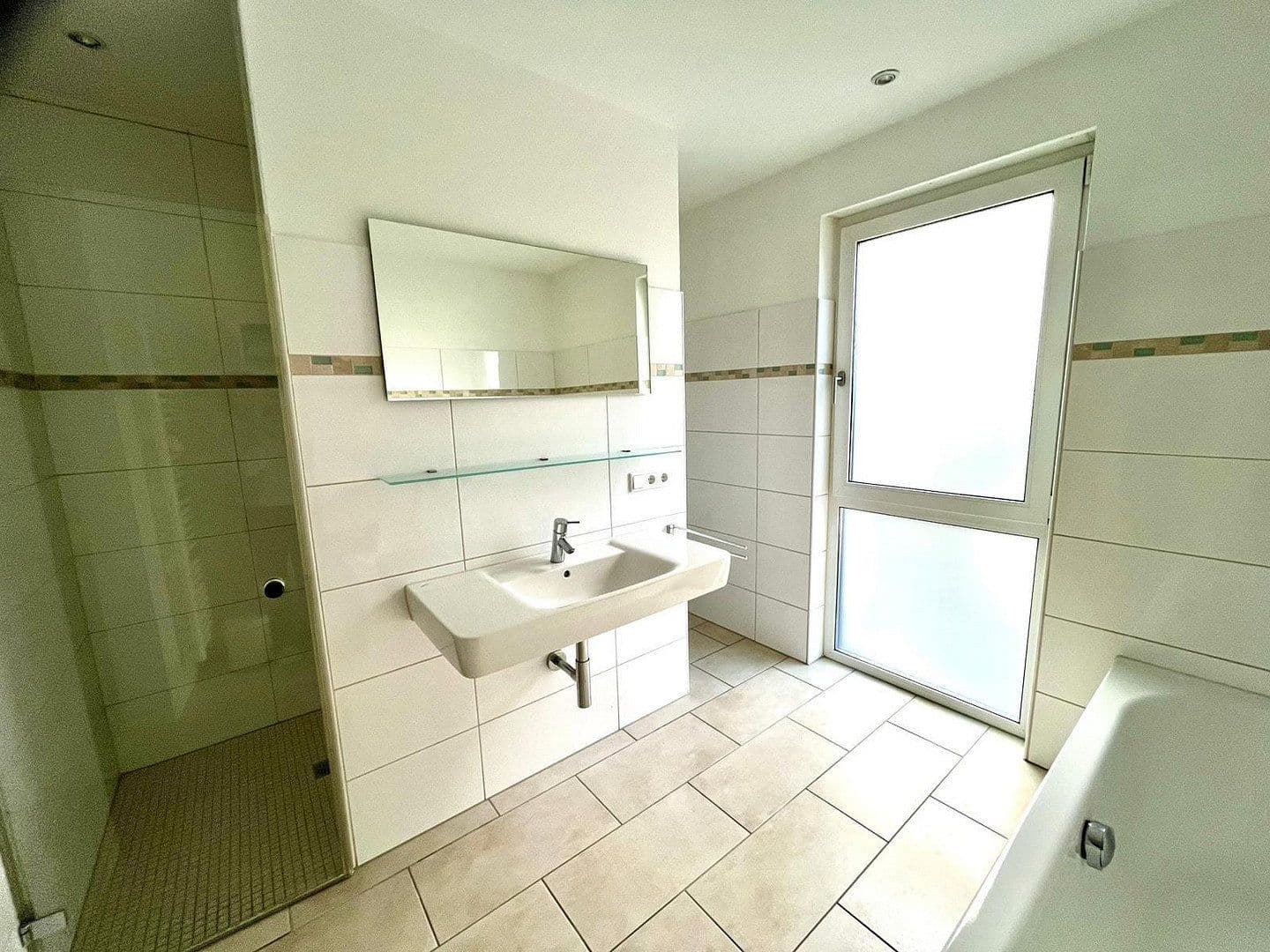 Pronájem bytu 3+kk 131 m², Weinheim, Bádensko-Württembersko Pronájem bytu 3+kk 131 m², Weinheim, Bádensko-Württembersko