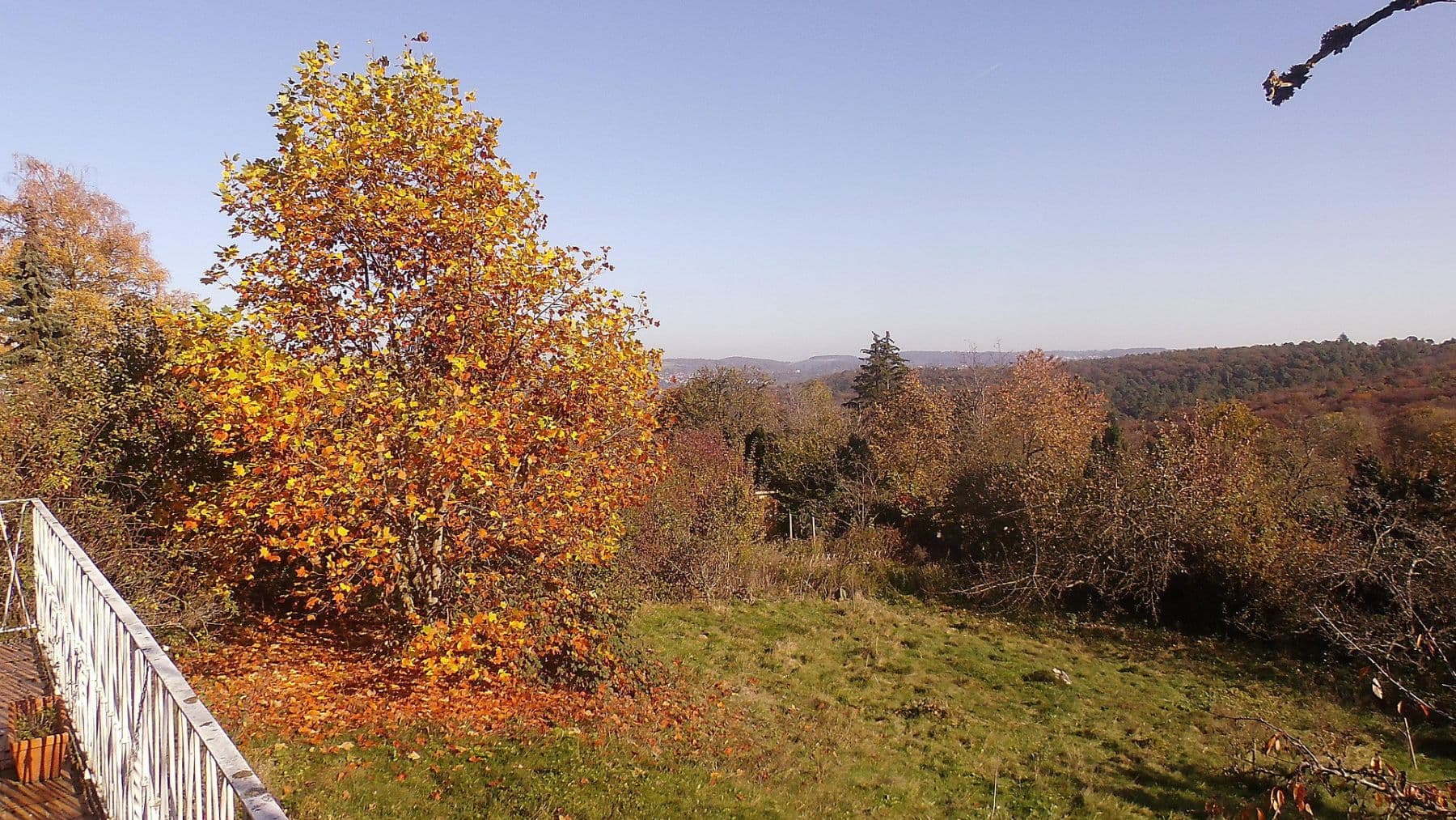 Prodej domu 326 m², pozemek 1.366 m², Nellinger Straße 47, Stuttgart, Bádensko-Württembersko Prodej domu 326 m², pozemek 1.366 m², Nellinger Straße 47, Stuttgart, Bádensko-Württembersko