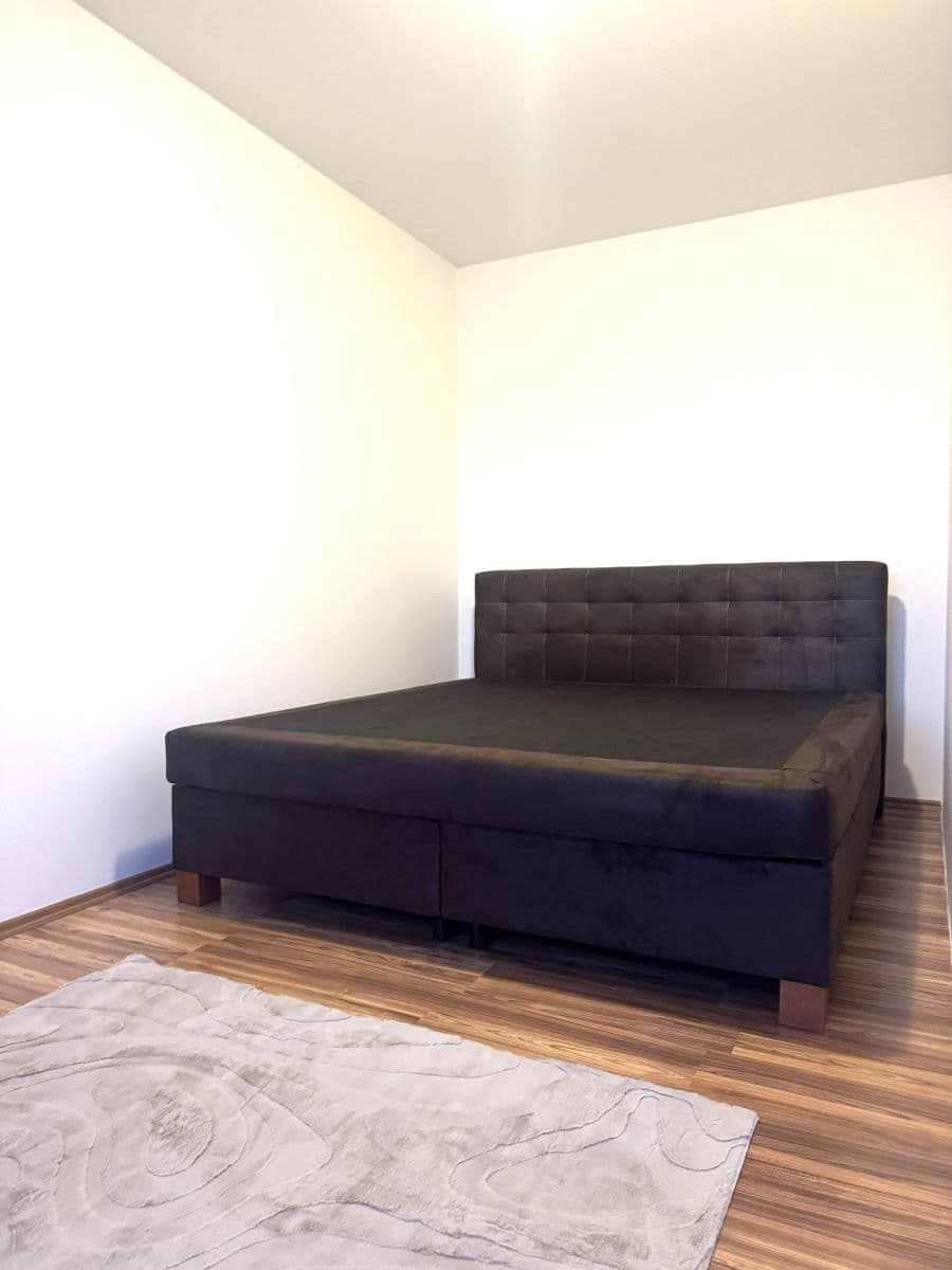 Pronájem bytu 1+kk 47 m², V Zahradách, Praha, Praha Pronájem bytu 1+kk 47 m², V Zahradách, Praha, Praha