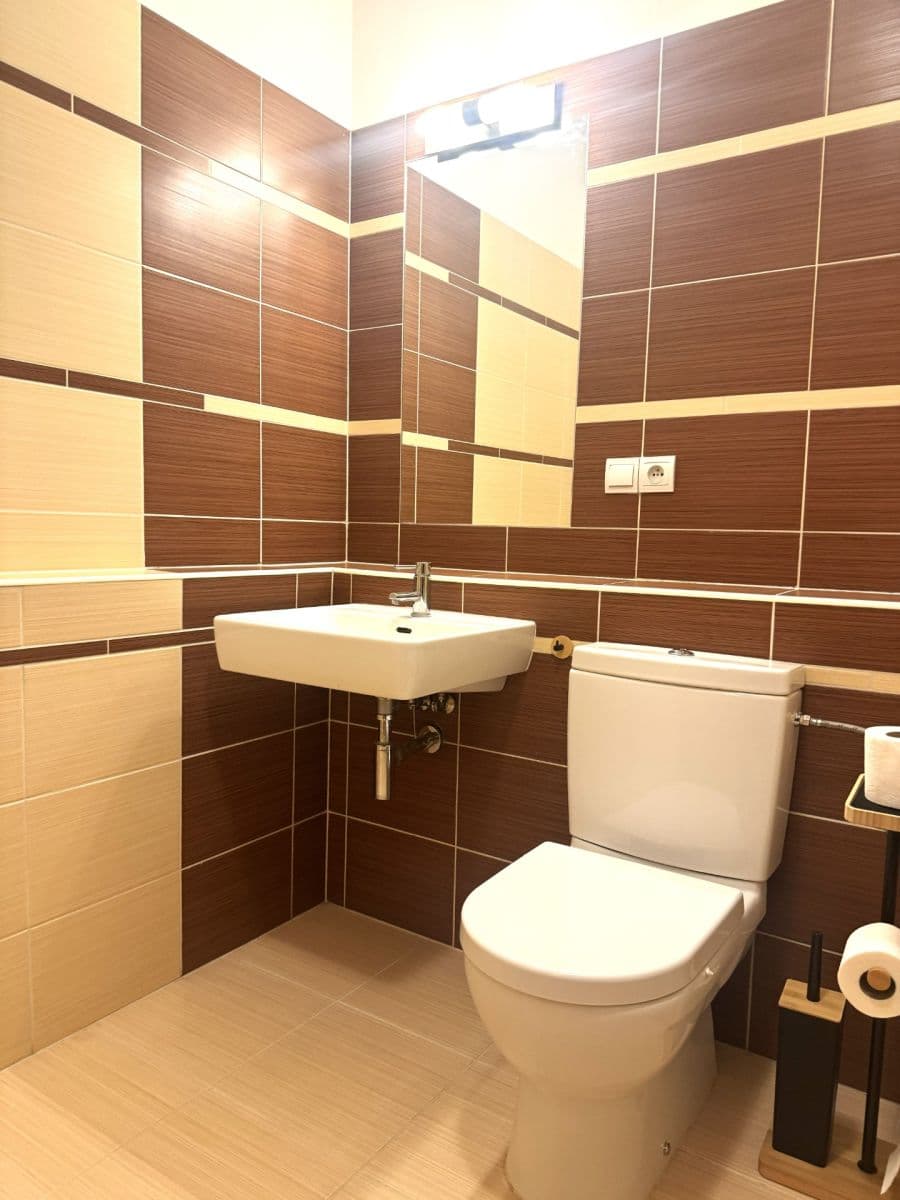 Pronájem bytu 1+kk 47 m², V Zahradách, Praha, Praha Pronájem bytu 1+kk 47 m², V Zahradách, Praha, Praha