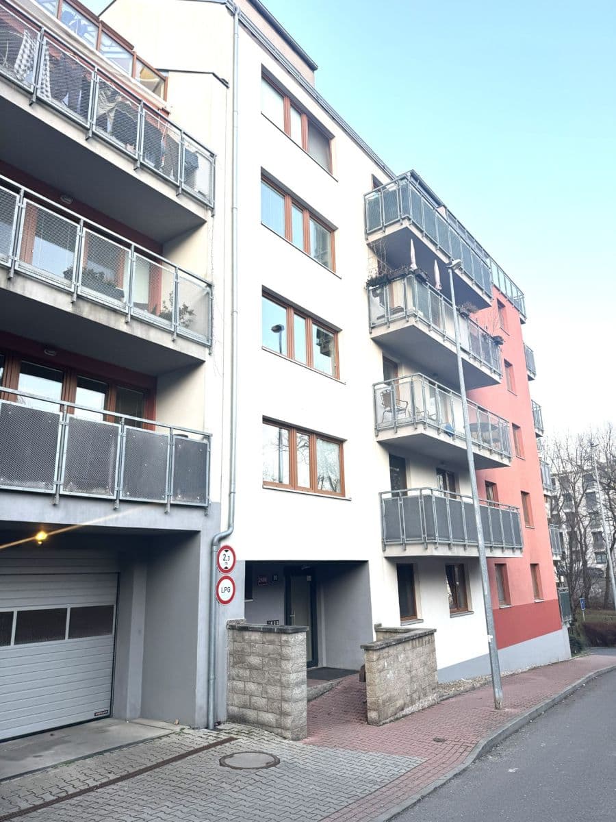 Pronájem bytu 1+kk 47 m², V Zahradách, Praha, Praha Pronájem bytu 1+kk 47 m², V Zahradách, Praha, Praha