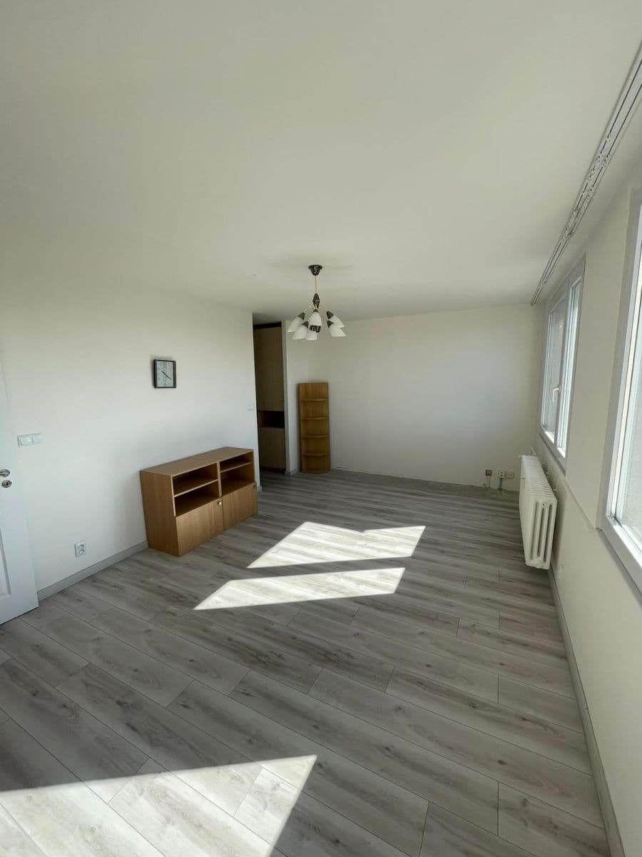 Pronájem bytu 1+kk 33 m², Křivenická, Praha, Praha Pronájem bytu 1+kk 33 m², Křivenická, Praha, Praha