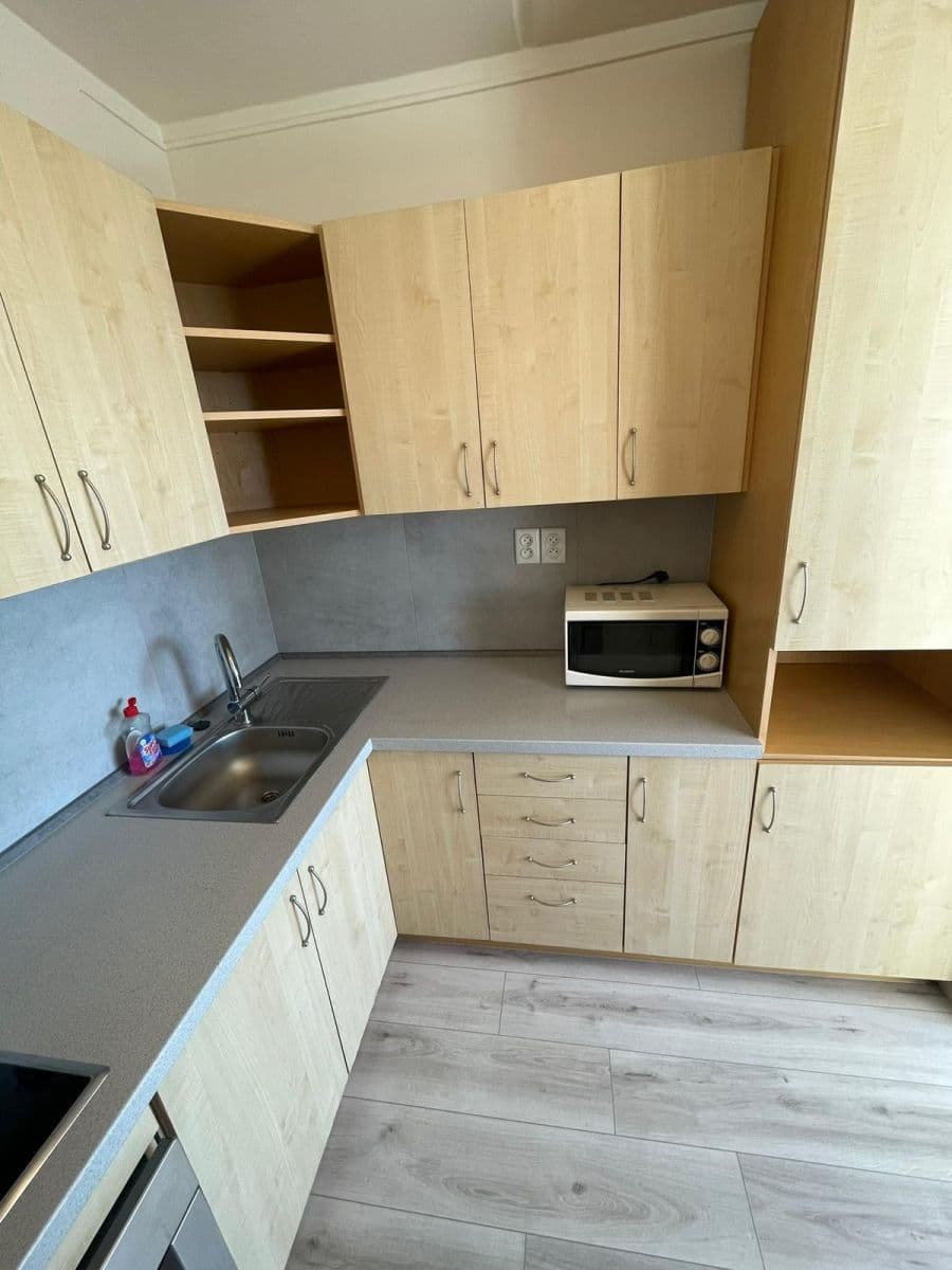 Pronájem bytu 1+kk 33 m², Křivenická, Praha, Praha Pronájem bytu 1+kk 33 m², Křivenická, Praha, Praha