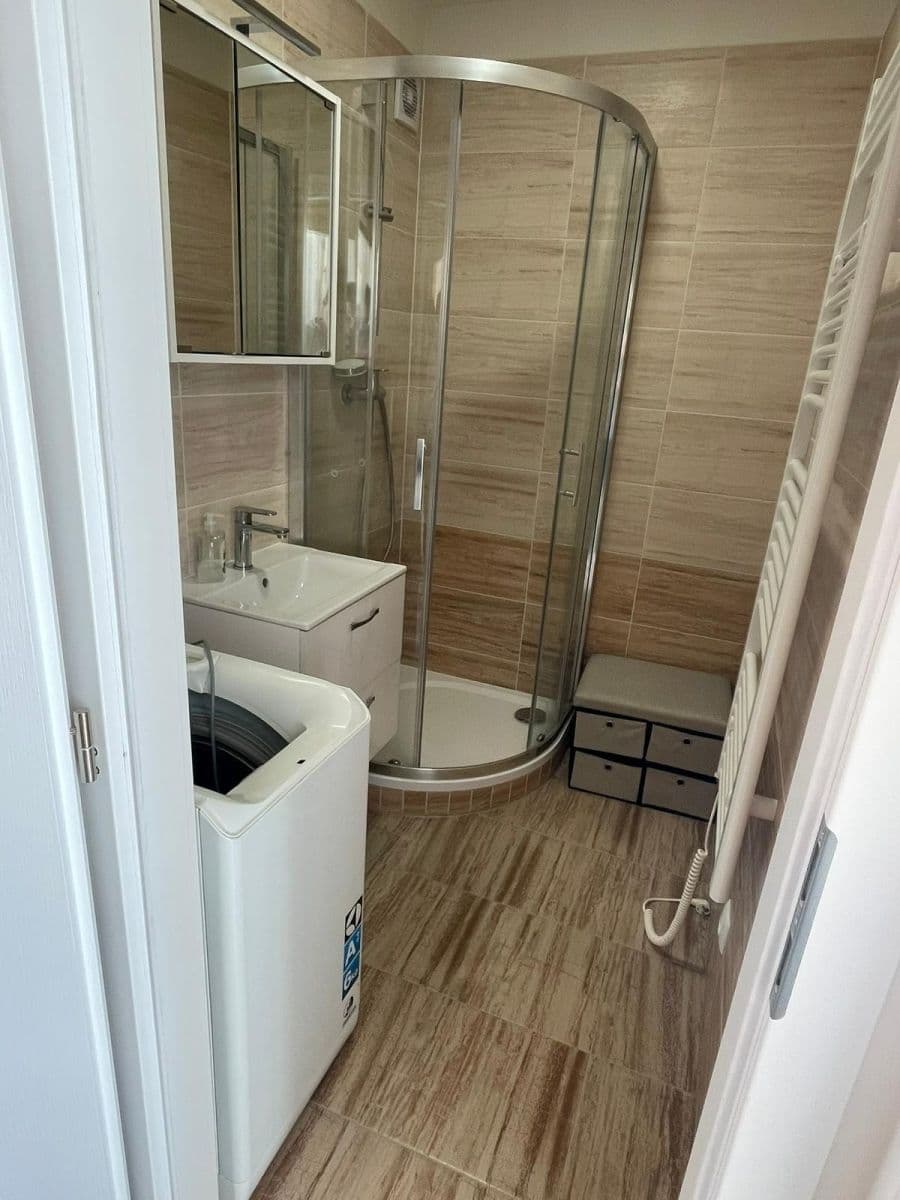 Pronájem bytu 1+kk 33 m², Křivenická, Praha, Praha Pronájem bytu 1+kk 33 m², Křivenická, Praha, Praha