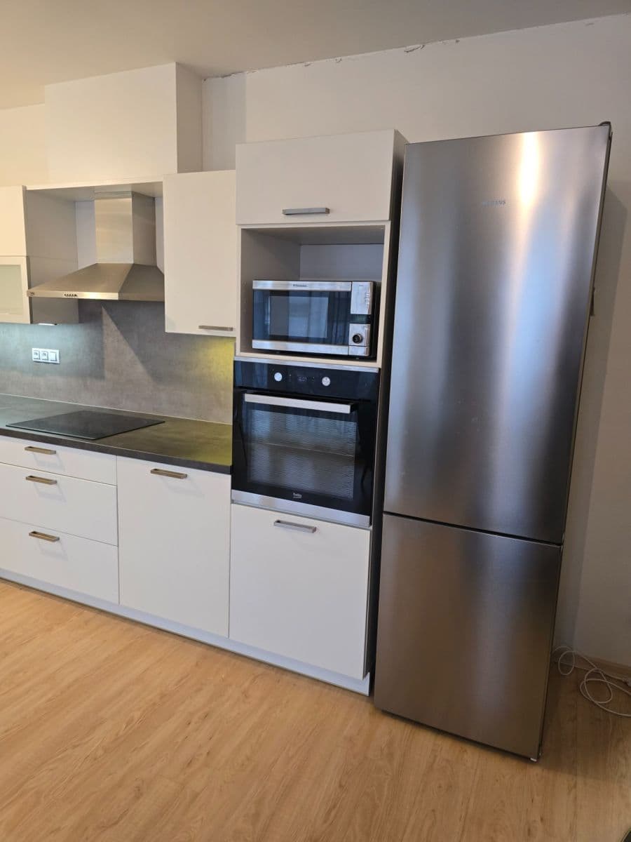 Pronájem bytu 2+kk 59 m², Svatojánská, Hradec Králové, Královéhradecký kraj Pronájem bytu 2+kk 59 m², Svatojánská, Hradec Králové, Královéhradecký kraj