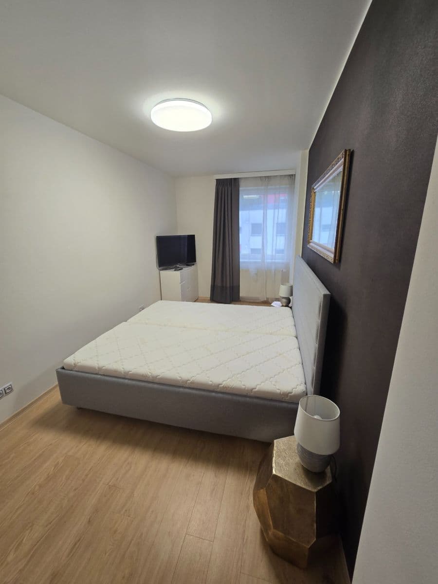 Pronájem bytu 2+kk 59 m², Svatojánská, Hradec Králové, Královéhradecký kraj Pronájem bytu 2+kk 59 m², Svatojánská, Hradec Králové, Královéhradecký kraj