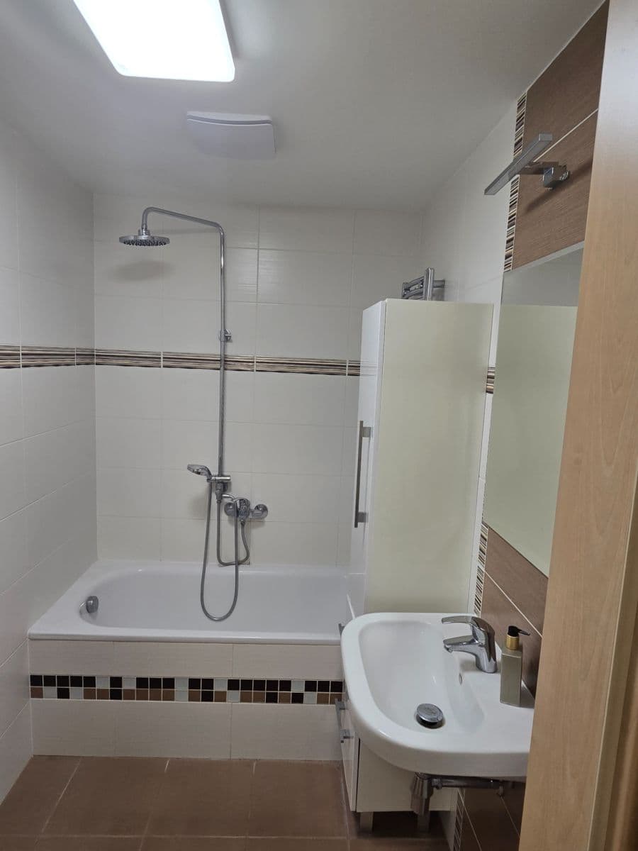 Pronájem bytu 2+kk 59 m², Svatojánská, Hradec Králové, Královéhradecký kraj Pronájem bytu 2+kk 59 m², Svatojánská, Hradec Králové, Královéhradecký kraj