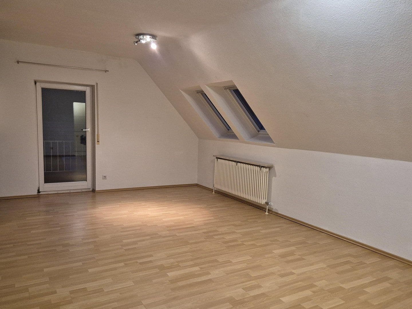 Prodej bytu 2+1 50 m², Schloßstr. 36, Lauf, Bádensko-Württembersko Prodej bytu 2+1 50 m², Schloßstr. 36, Lauf, Bádensko-Württembersko
