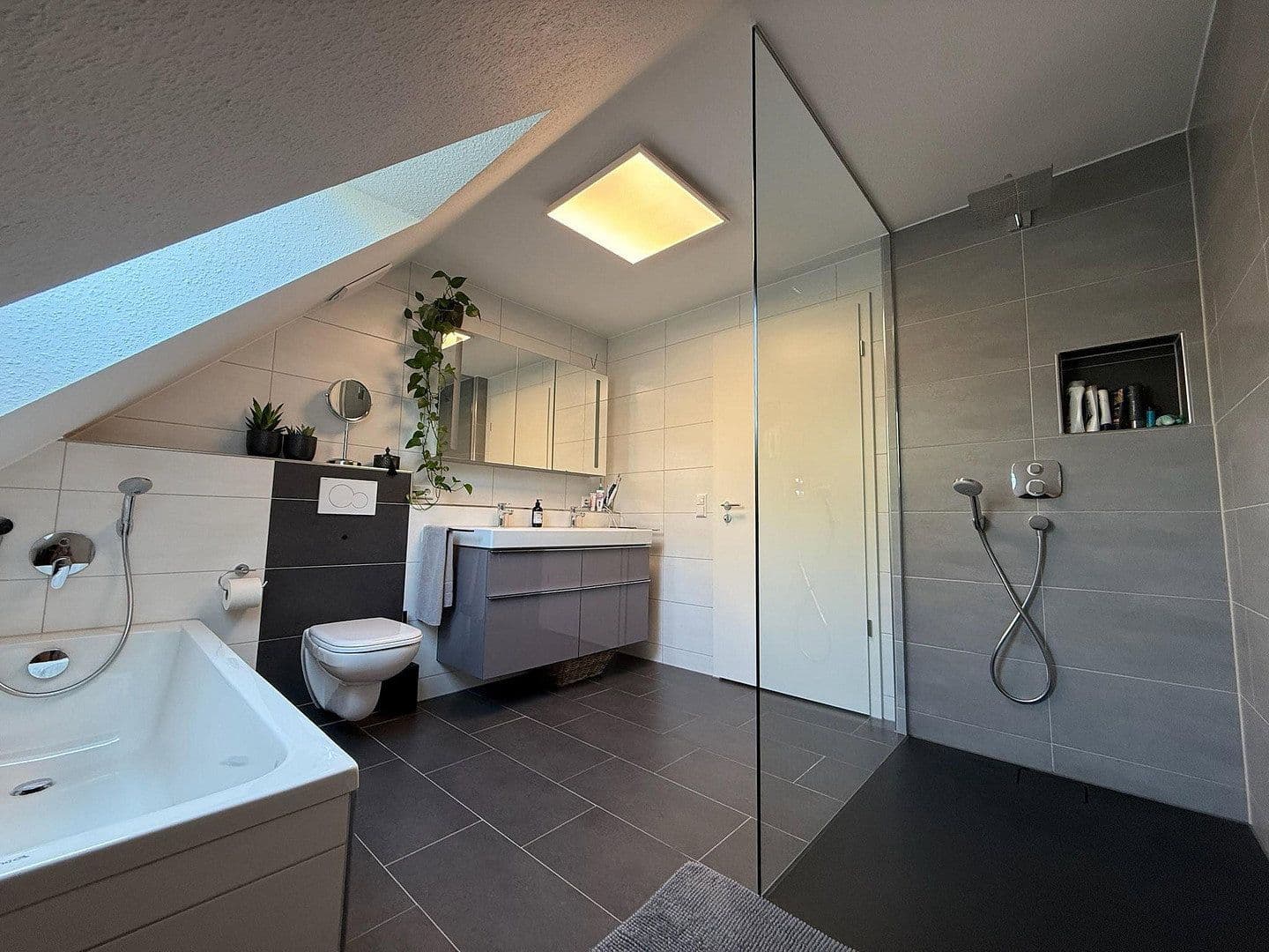 Prodej bytu 4+1 108 m², Marbacher Straße 88, Stuttgart, Bádensko-Württembersko Prodej bytu 4+1 108 m², Marbacher Straße 88, Stuttgart, Bádensko-Württembersko