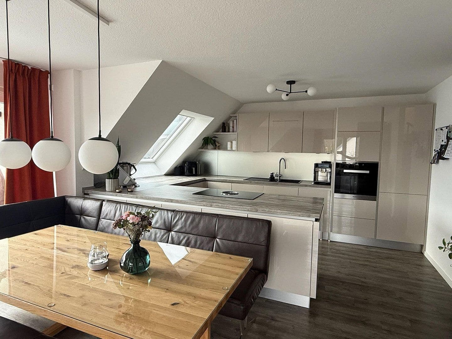 Prodej bytu 4+1 108 m², Marbacher Straße 88, Stuttgart, Bádensko-Württembersko Prodej bytu 4+1 108 m², Marbacher Straße 88, Stuttgart, Bádensko-Württembersko