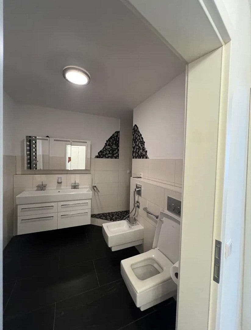 Pronájem bytu 3+kk 97 m², Stuttgart, Bádensko-Württembersko Pronájem bytu 3+kk 97 m², Stuttgart, Bádensko-Württembersko