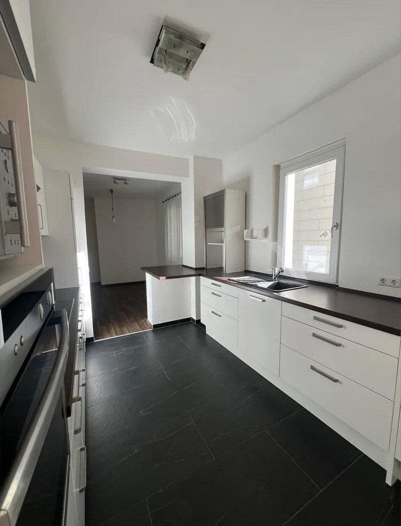 Pronájem bytu 3+kk 97 m², Stuttgart, Bádensko-Württembersko Pronájem bytu 3+kk 97 m², Stuttgart, Bádensko-Württembersko