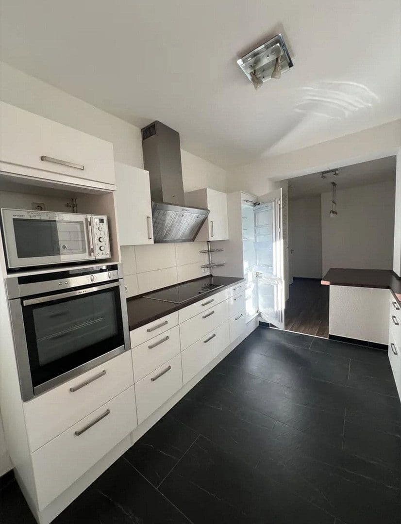 Pronájem bytu 3+kk 97 m², Stuttgart, Bádensko-Württembersko Pronájem bytu 3+kk 97 m², Stuttgart, Bádensko-Württembersko