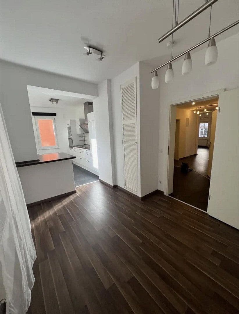 Pronájem bytu 3+kk 97 m², Stuttgart, Bádensko-Württembersko Pronájem bytu 3+kk 97 m², Stuttgart, Bádensko-Württembersko