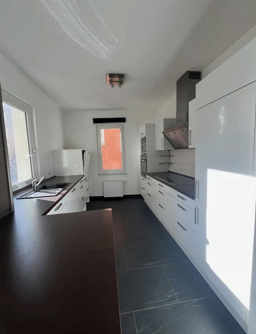 Pronájem bytu 3+kk 97 m², Stuttgart, Bádensko-Württembersko Pronájem bytu 3+kk 97 m², Stuttgart, Bádensko-Württembersko