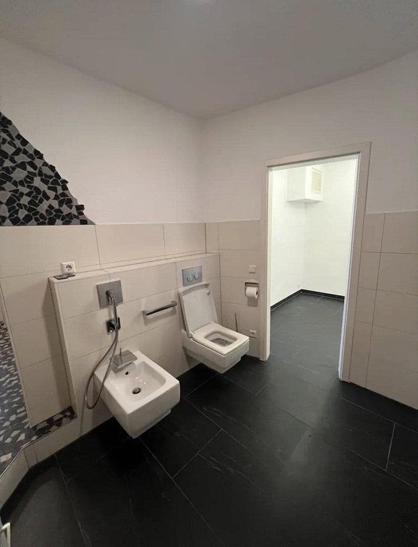 Pronájem bytu 3+kk 97 m², Stuttgart, Bádensko-Württembersko Pronájem bytu 3+kk 97 m², Stuttgart, Bádensko-Württembersko