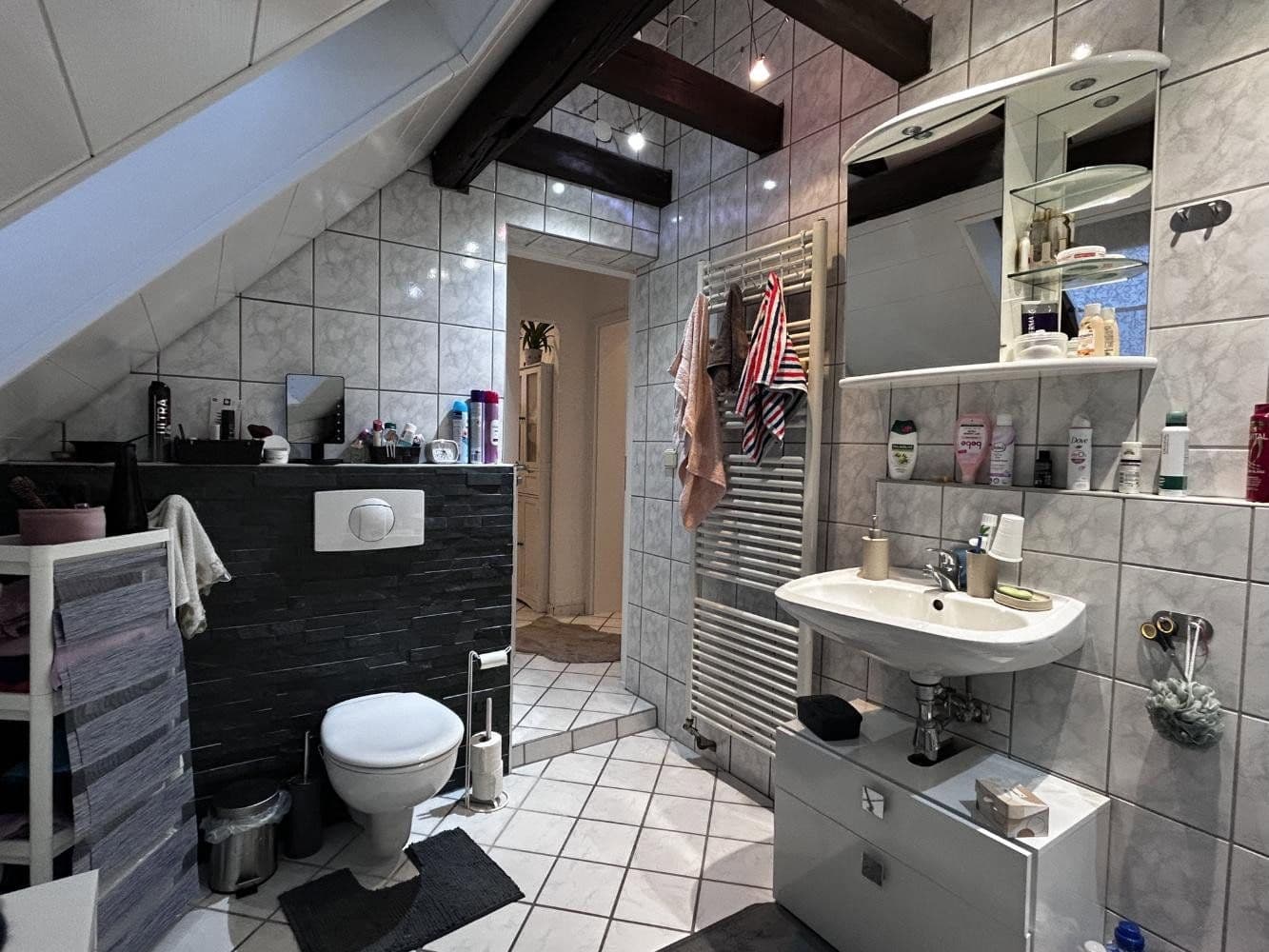 Prodej domu 153 m², pozemek 245 m², Georg-Fröba-Straße 16, Alsbach-Hähnlein, Hessen Prodej domu 153 m², pozemek 245 m², Georg-Fröba-Straße 16, Alsbach-Hähnlein, Hessen