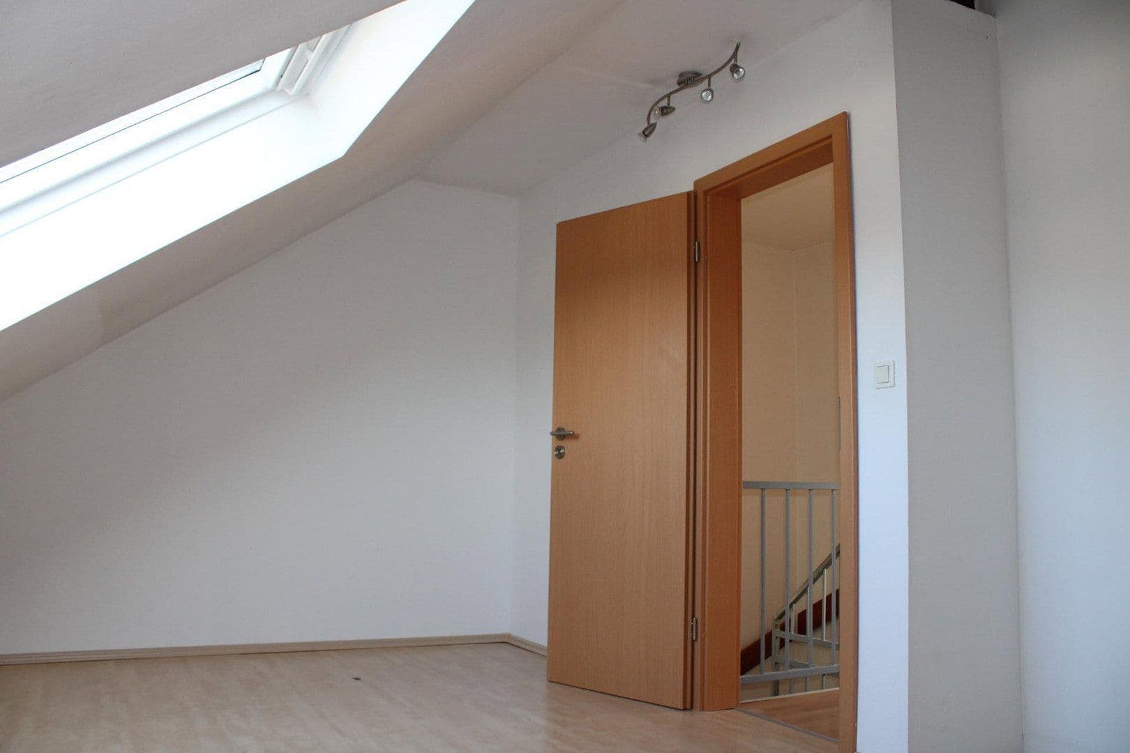 Prodej domu 130 m², pozemek 188 m², Ahornstraße 124, Feucht, Bavorsko Prodej domu 130 m², pozemek 188 m², Ahornstraße 124, Feucht, Bavorsko