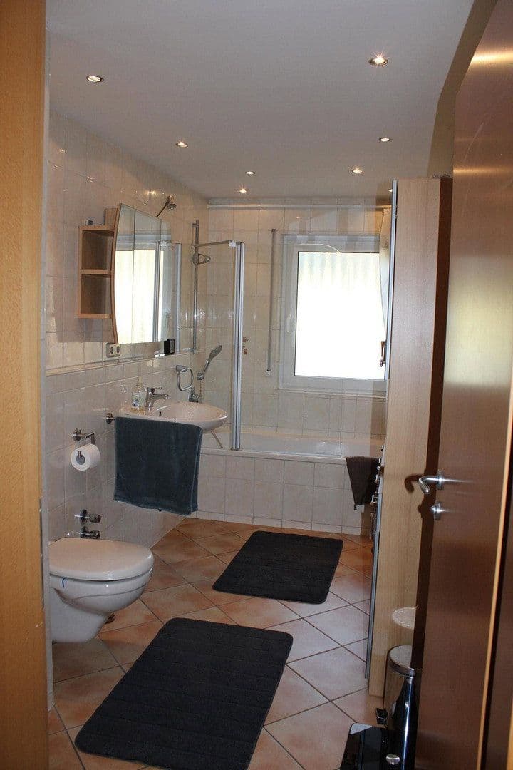 Prodej domu 130 m², pozemek 188 m², Ahornstraße 124, Feucht, Bavorsko Prodej domu 130 m², pozemek 188 m², Ahornstraße 124, Feucht, Bavorsko