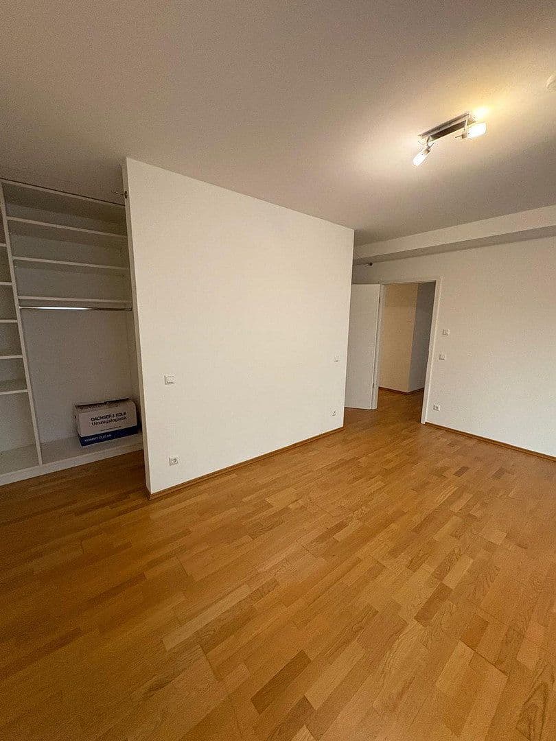 Pronájem bytu 3+1 105 m², Adalbertstrasse 64, Frankfurt am Main, Hessen Pronájem bytu 3+1 105 m², Adalbertstrasse 64, Frankfurt am Main, Hessen