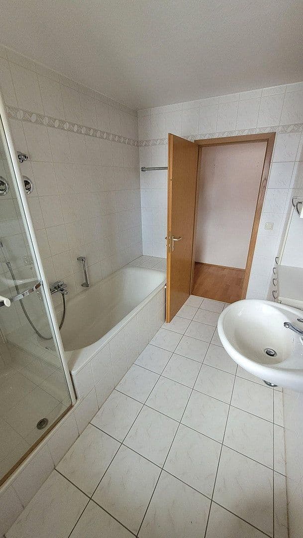 Pronájem bytu 3+1 84 m², Pforzheim, Bádensko-Württembersko Pronájem bytu 3+1 84 m², Pforzheim, Bádensko-Württembersko