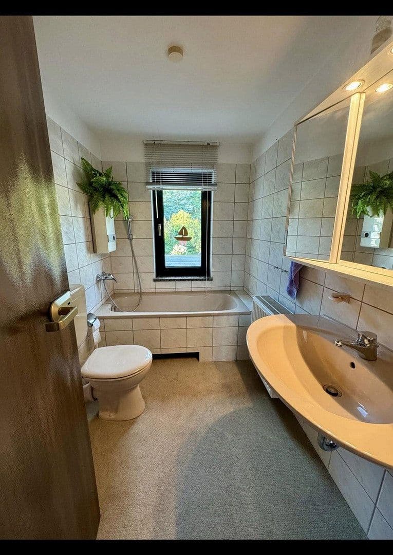 Prodej domu 142 m², pozemek 1.060 m², Remscheid, Severní Porýní-Vestfálsko Prodej domu 142 m², pozemek 1.060 m², Remscheid, Severní Porýní-Vestfálsko