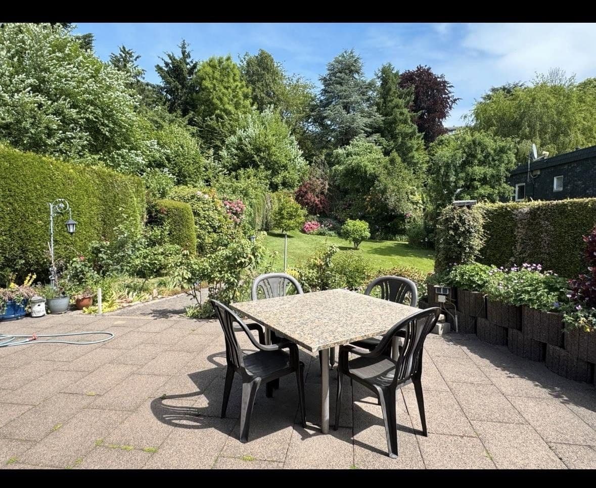 Prodej domu 142 m², pozemek 1.060 m², Remscheid, Severní Porýní-Vestfálsko Prodej domu 142 m², pozemek 1.060 m², Remscheid, Severní Porýní-Vestfálsko