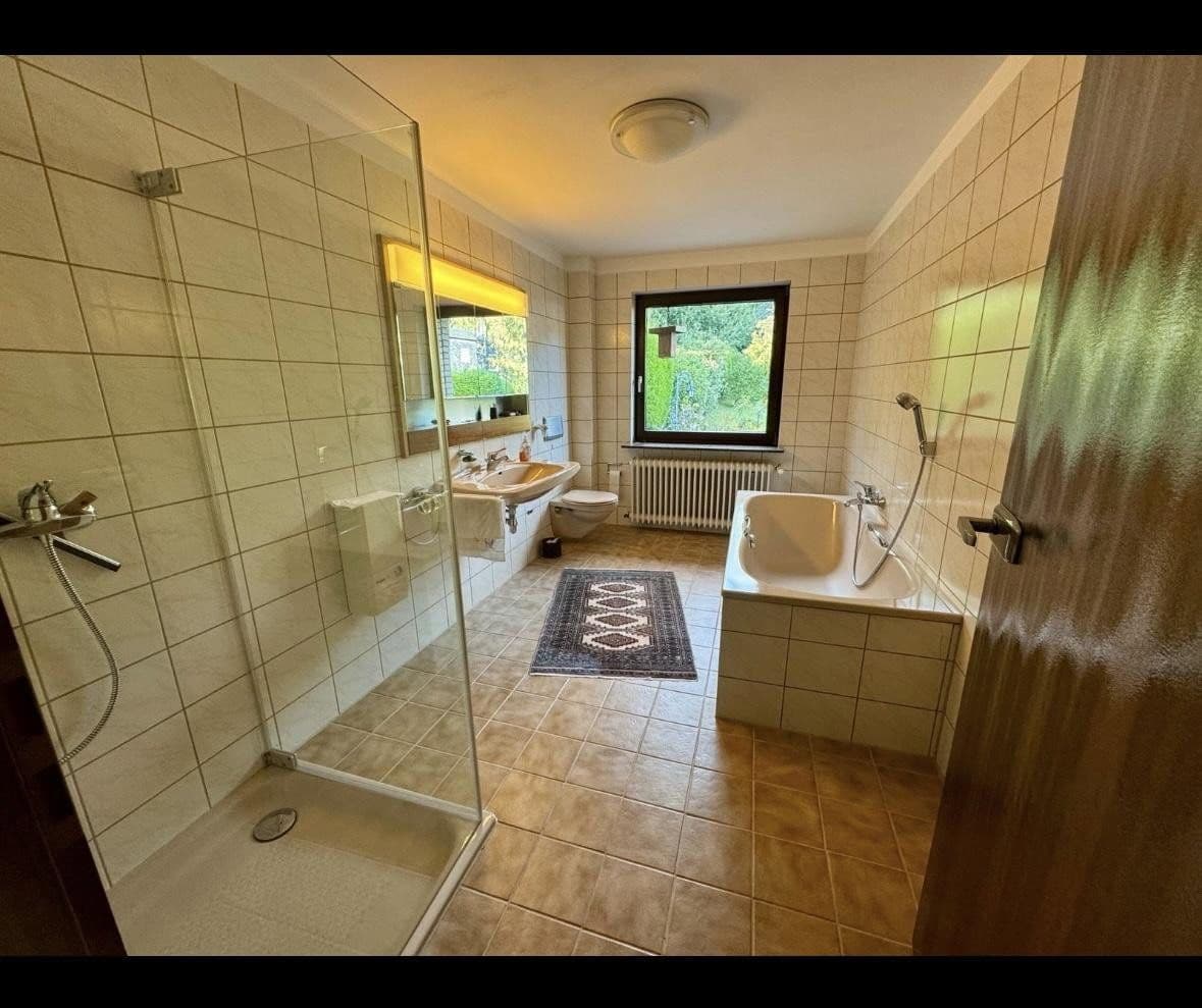 Prodej domu 142 m², pozemek 1.060 m², Remscheid, Severní Porýní-Vestfálsko Prodej domu 142 m², pozemek 1.060 m², Remscheid, Severní Porýní-Vestfálsko