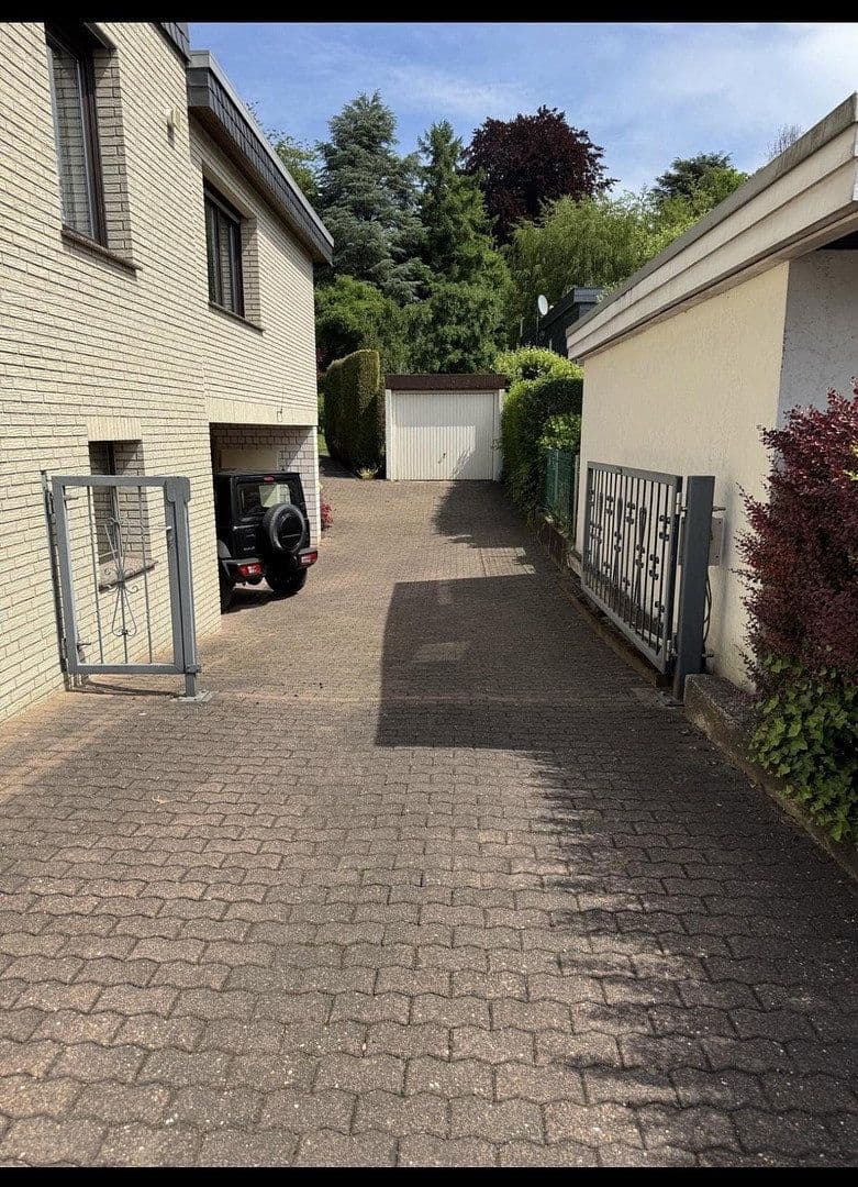Prodej domu 142 m², pozemek 1.060 m², Remscheid, Severní Porýní-Vestfálsko Prodej domu 142 m², pozemek 1.060 m², Remscheid, Severní Porýní-Vestfálsko