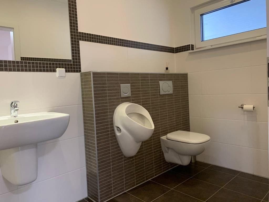 Prodej domu 140 m², pozemek 635 m², C-w-Rauh Strasse 3, Himmelkron, Bavorsko Prodej domu 140 m², pozemek 635 m², C-w-Rauh Strasse 3, Himmelkron, Bavorsko