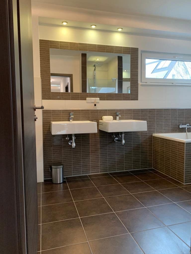 Prodej domu 140 m², pozemek 635 m², C-w-Rauh Strasse 3, Himmelkron, Bavorsko Prodej domu 140 m², pozemek 635 m², C-w-Rauh Strasse 3, Himmelkron, Bavorsko