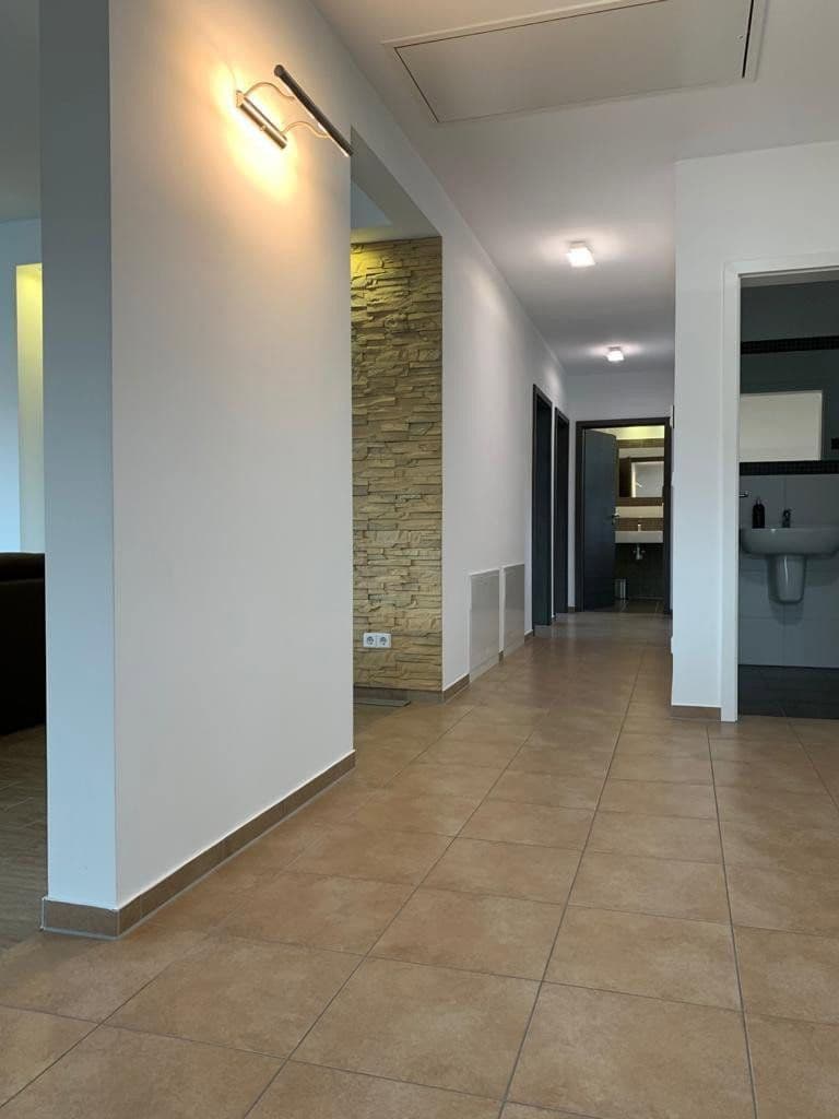 Prodej domu 140 m², pozemek 635 m², C-w-Rauh Strasse 3, Himmelkron, Bavorsko Prodej domu 140 m², pozemek 635 m², C-w-Rauh Strasse 3, Himmelkron, Bavorsko