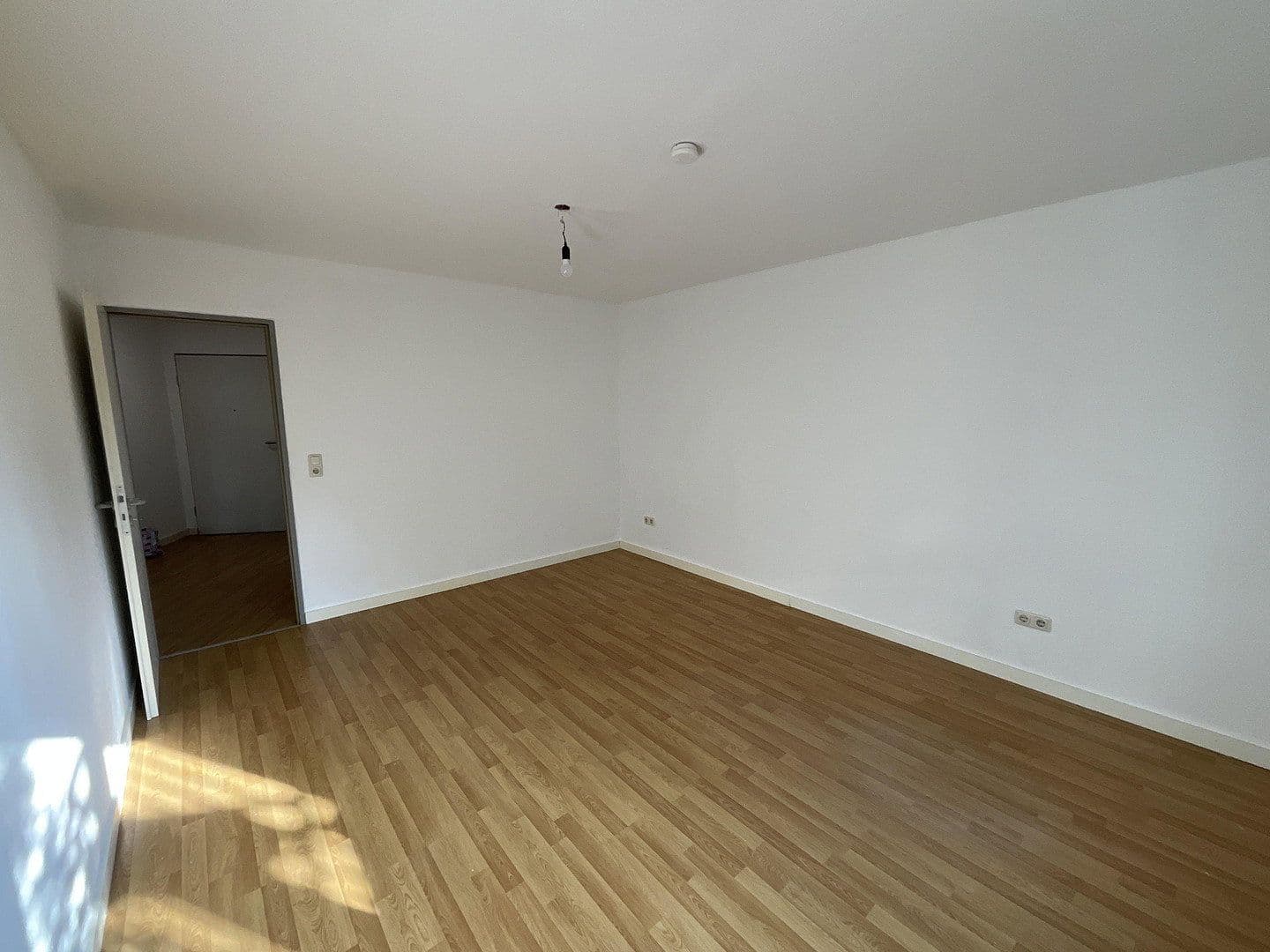 Pronájem bytu 2+1 61 m², Köln, Severní Porýní-Vestfálsko Pronájem bytu 2+1 61 m², Köln, Severní Porýní-Vestfálsko