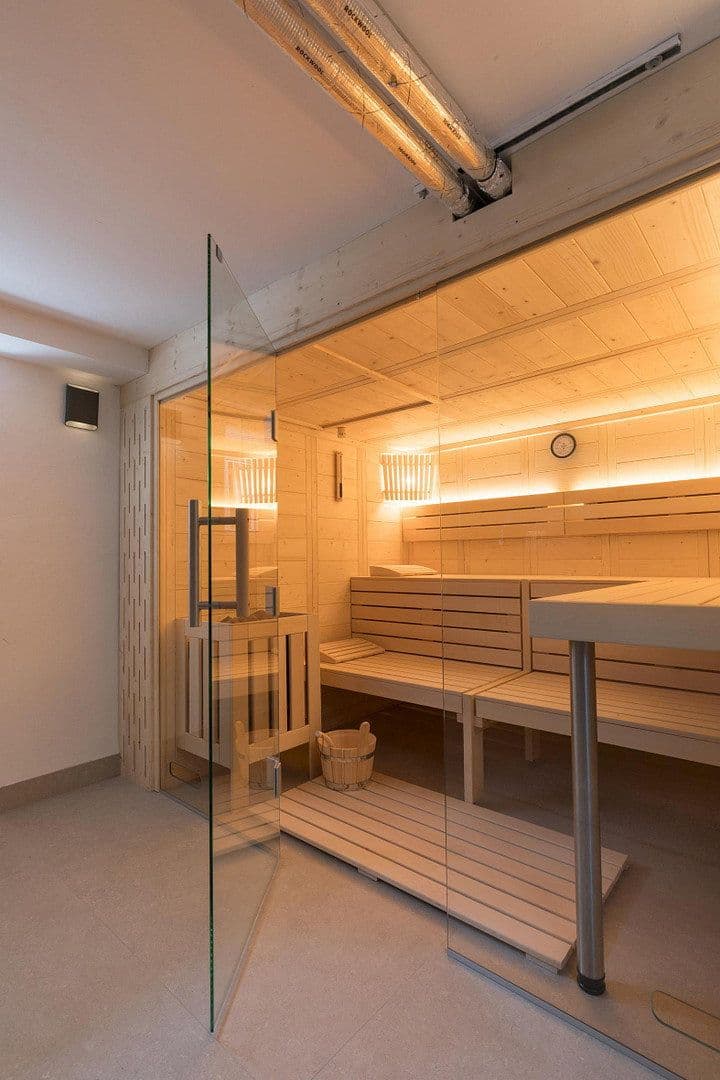 Pronájem bytu 4+1 104 m², Kennedydamm 7, Düsseldorf, Severní Porýní-Vestfálsko Pronájem bytu 4+1 104 m², Kennedydamm 7, Düsseldorf, Severní Porýní-Vestfálsko