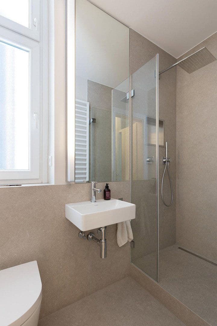 Pronájem bytu 4+1 104 m², Kennedydamm 7, Düsseldorf, Severní Porýní-Vestfálsko Pronájem bytu 4+1 104 m², Kennedydamm 7, Düsseldorf, Severní Porýní-Vestfálsko